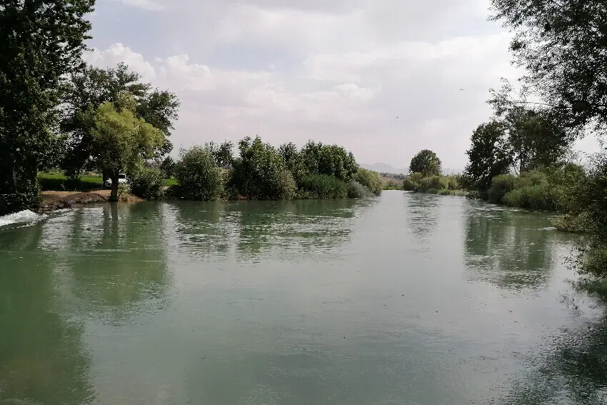 منزل مسکونی دو طبقه درب به حیاط