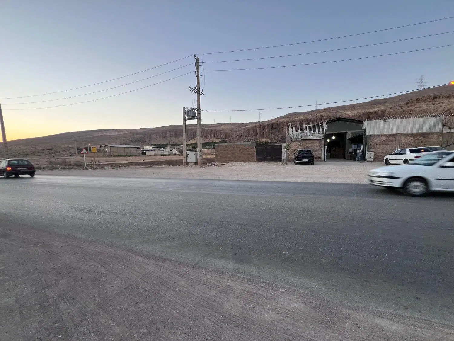سوله بر خیابان اصلی با برق سه فاز