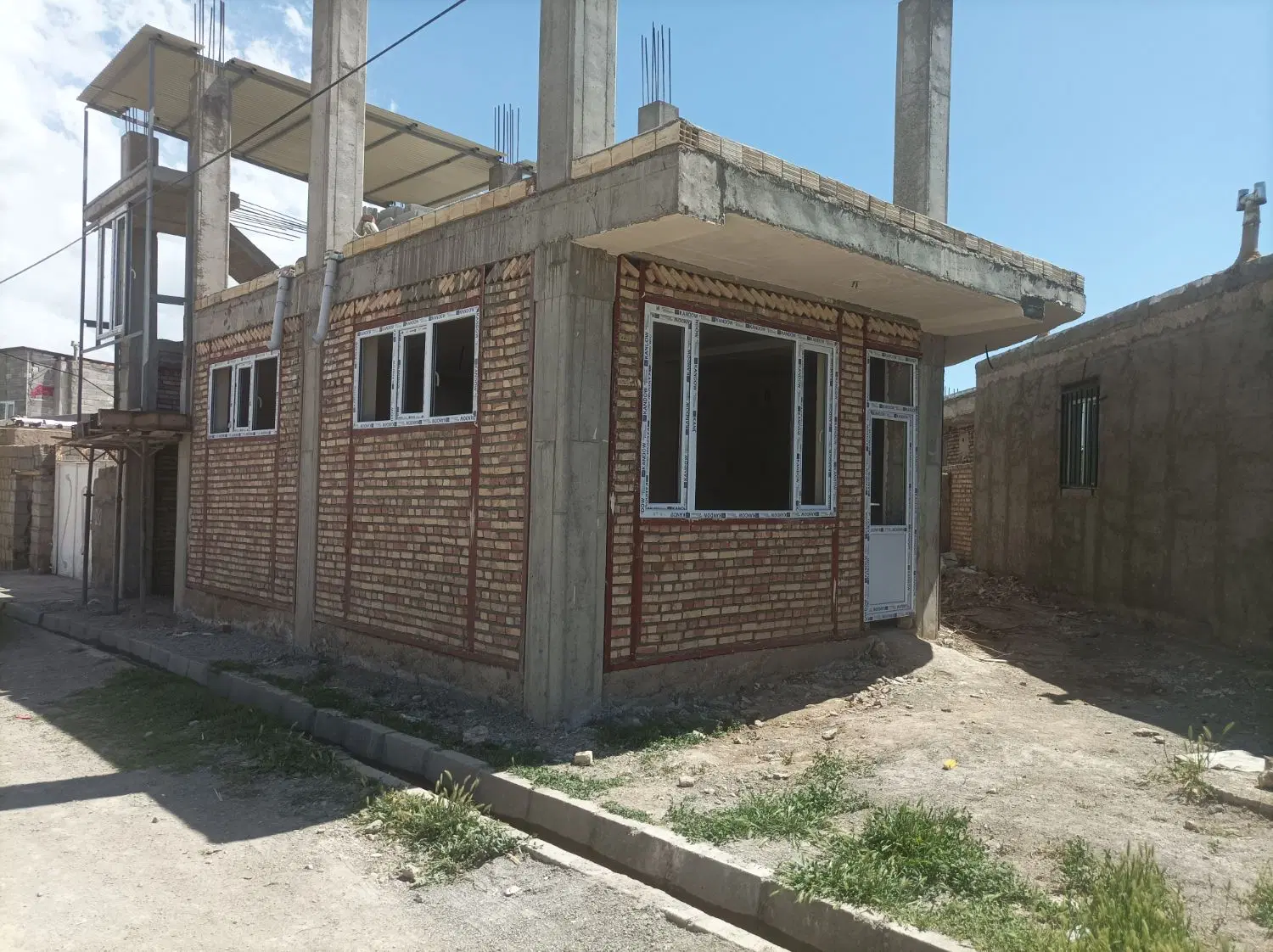 فروش خانه مسکونی بتن آرمه