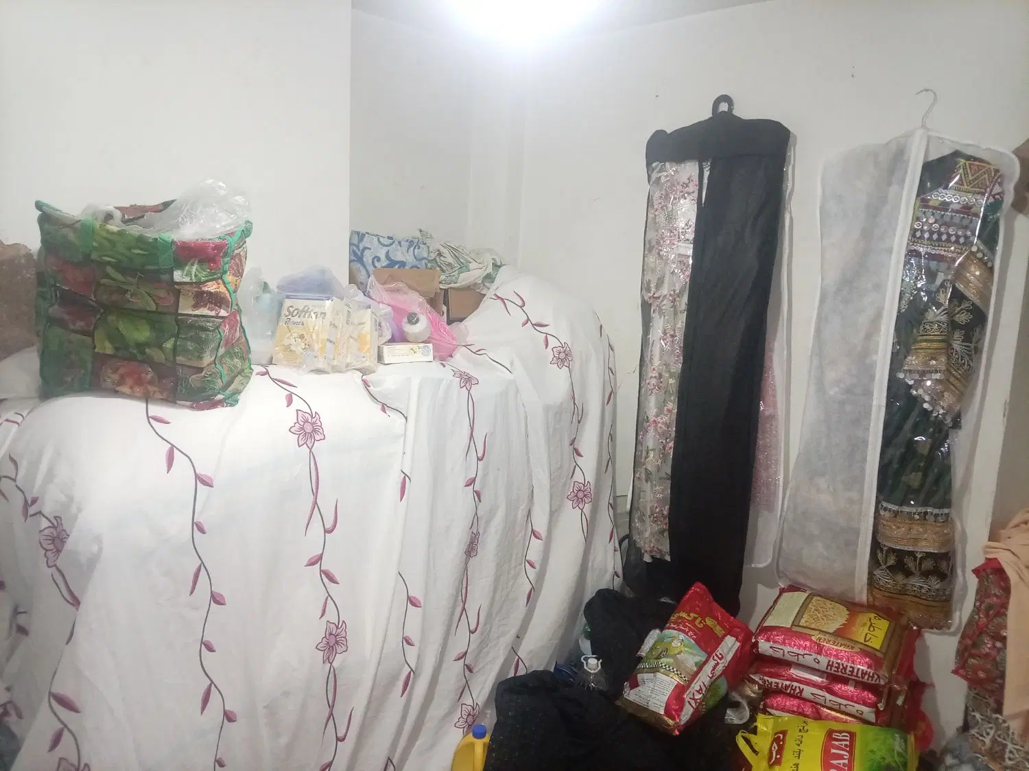 خانه اهن اجر۲۸۸ متری با مغازه بر خیابان امیرکبیر