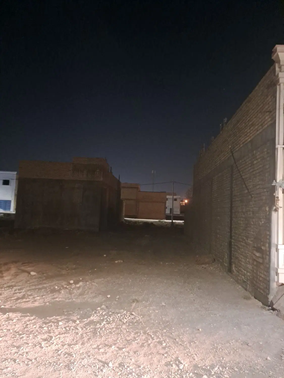 زمین فروشی