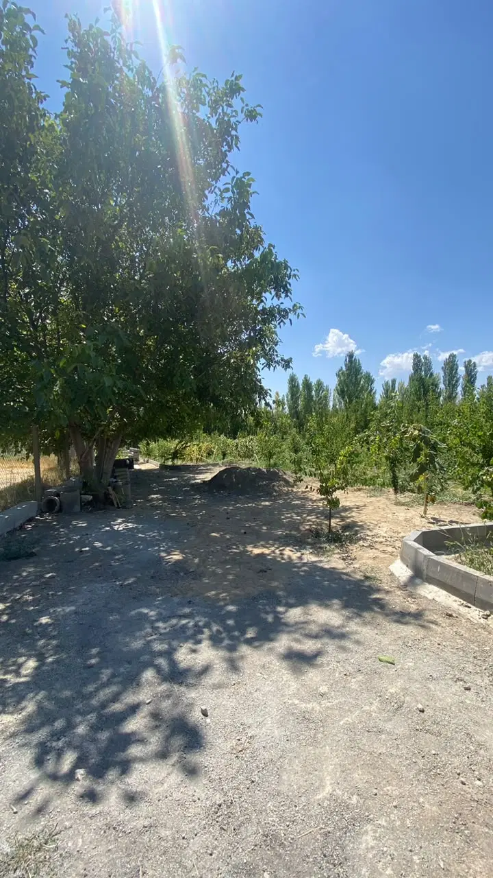 باغچه ۱۰۰۰متری باصفا دو کیلومتری شهر سلماس