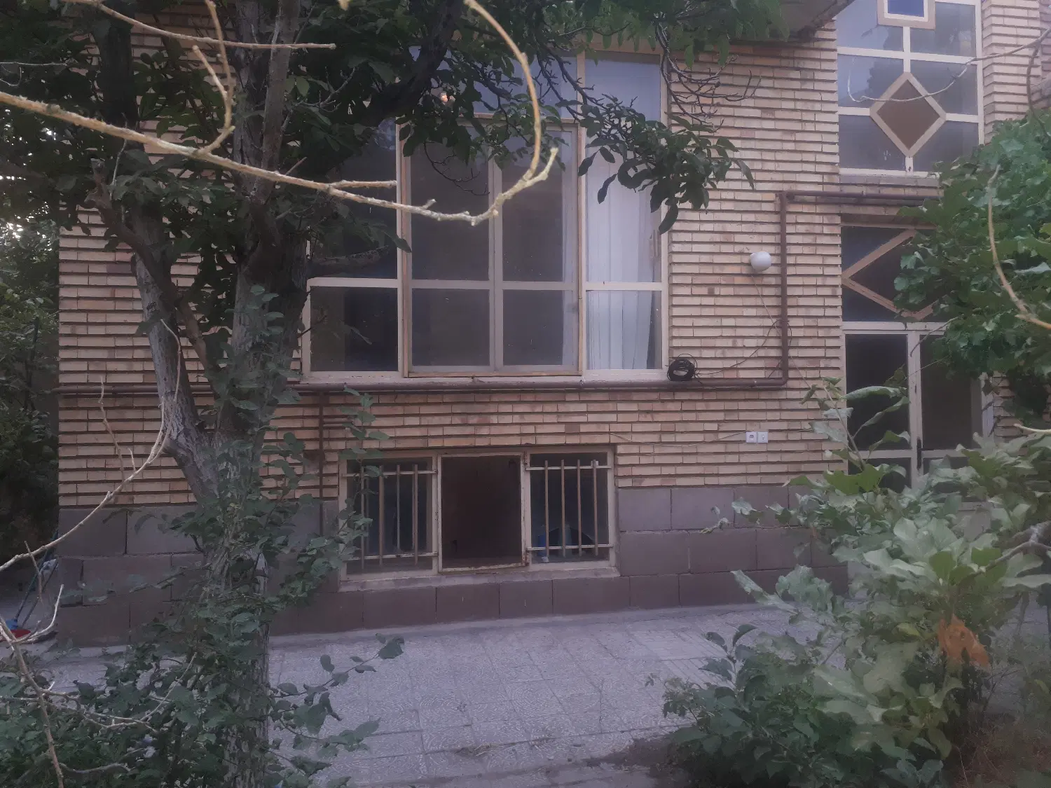 فروش مغازه و حیاط در اسکو زیر قیمت