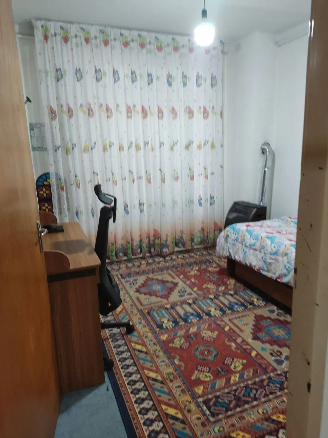 واحد فروشی نزدیک چهارراه