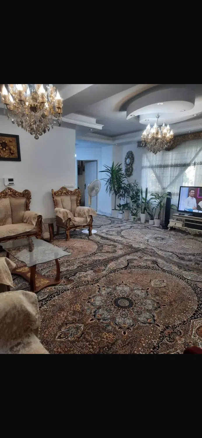 ۶۱متری تمیزکولرگازی دار طبقه اول گذر رشیدی جهان