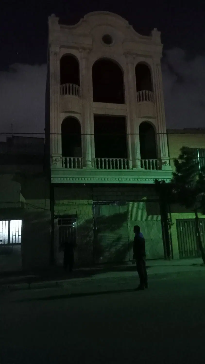 رهن کامل آپارتمان واقع در آموزگار ،نوساز ۸۶ متر