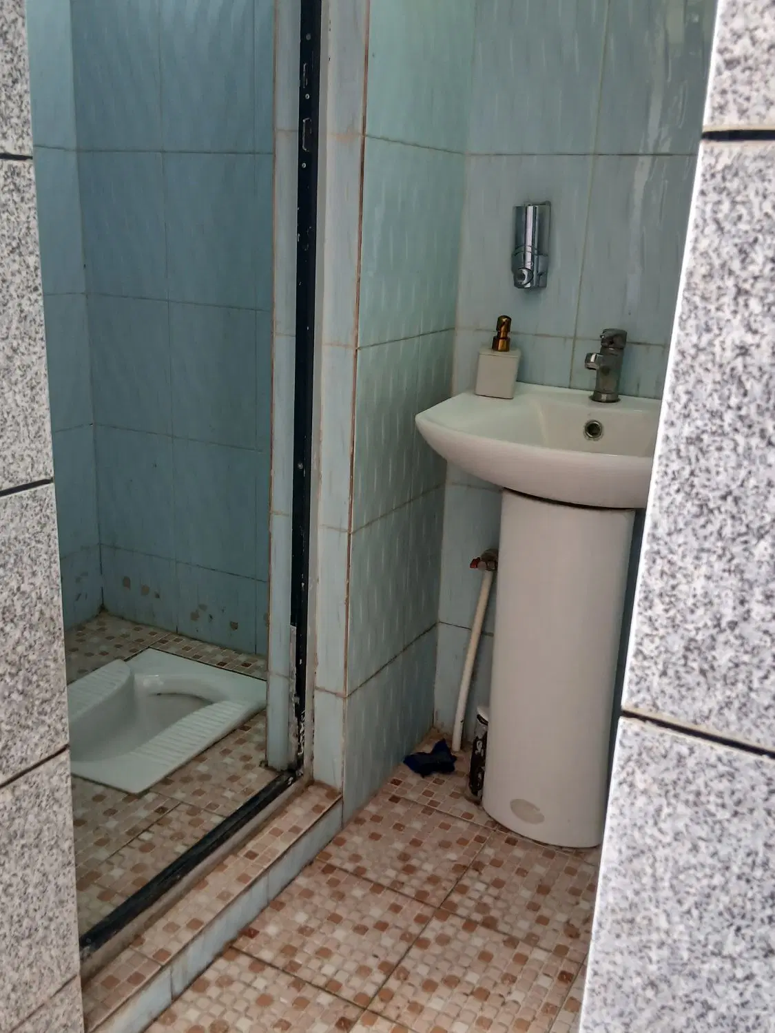 اجاره خونه ۲۰۰ متری طبقه بالا بدون پارکینگ