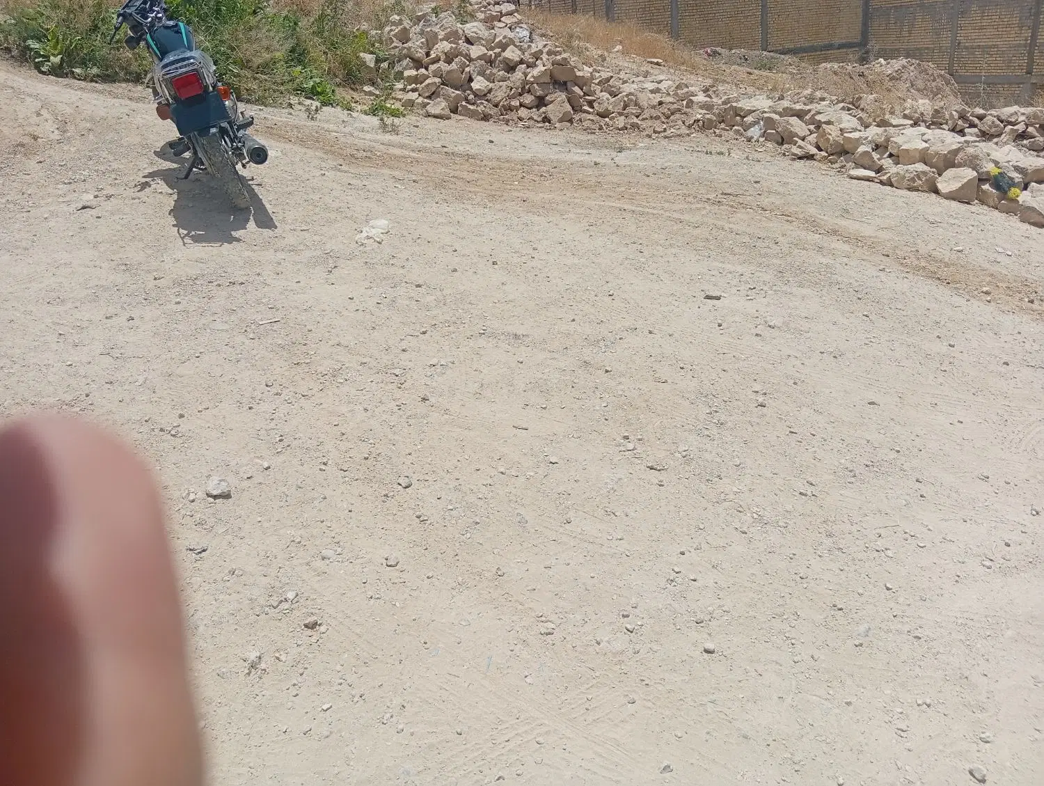زمین فروشی