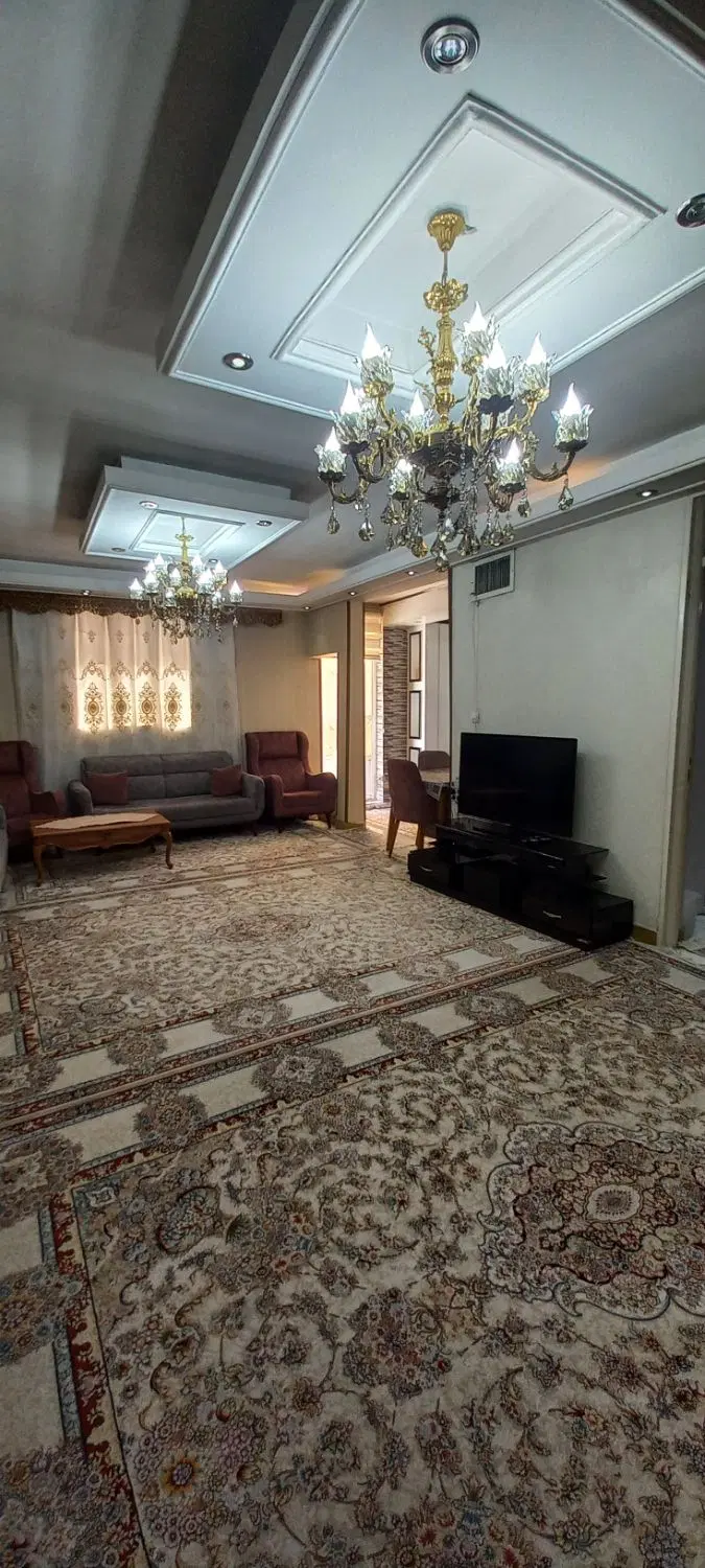 فروش واحد دونبش، شیک، طبقه اول، تک واحدی.