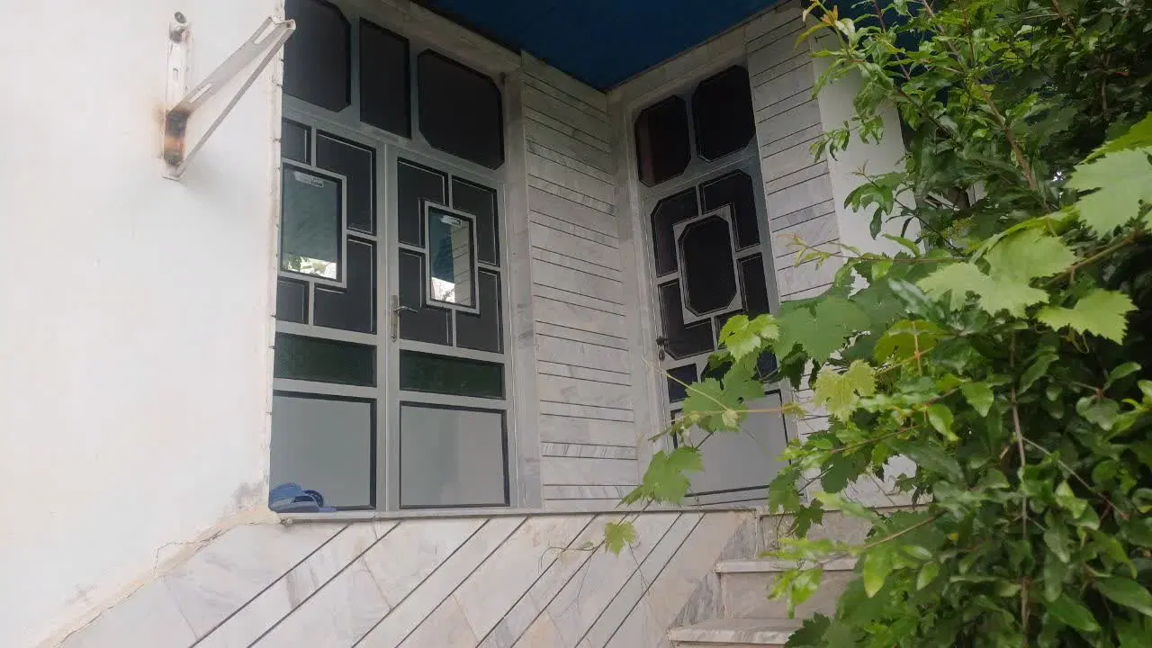 خونه‌ویلایی‌مسکونی قیمت‌مناسب‌حیاط‌دار‌با‌سردرختی