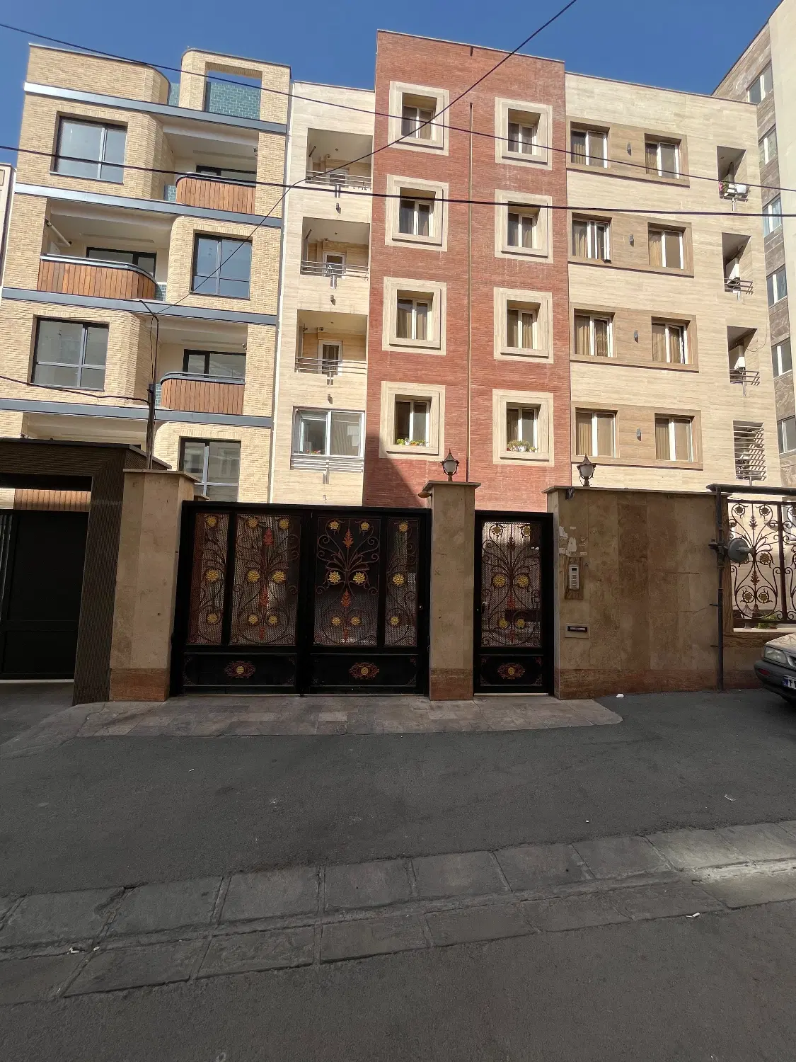 ۴۳ متر یکخوابه ۱۰ سال ساخت واقعی با امکانات