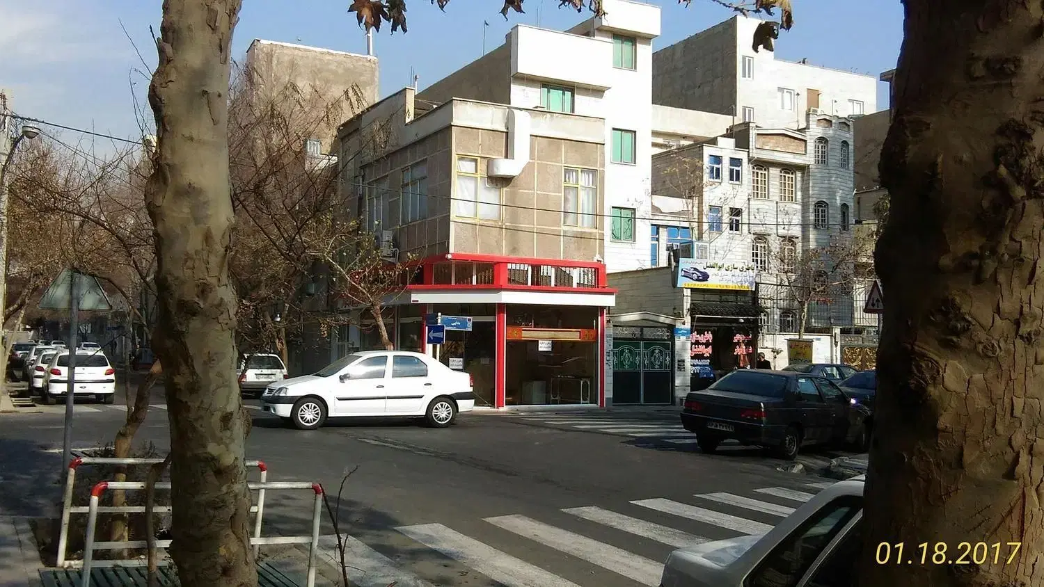 ۲۵ متر تجاری سر چهارراه