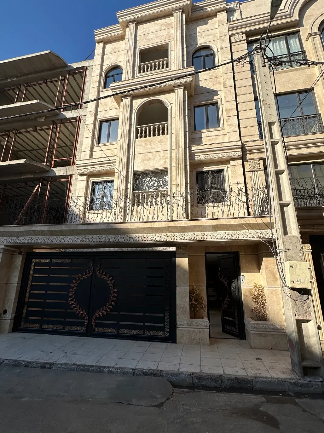 اپارتمان ۱۴۰ متری ۳خواب تک واحدی
