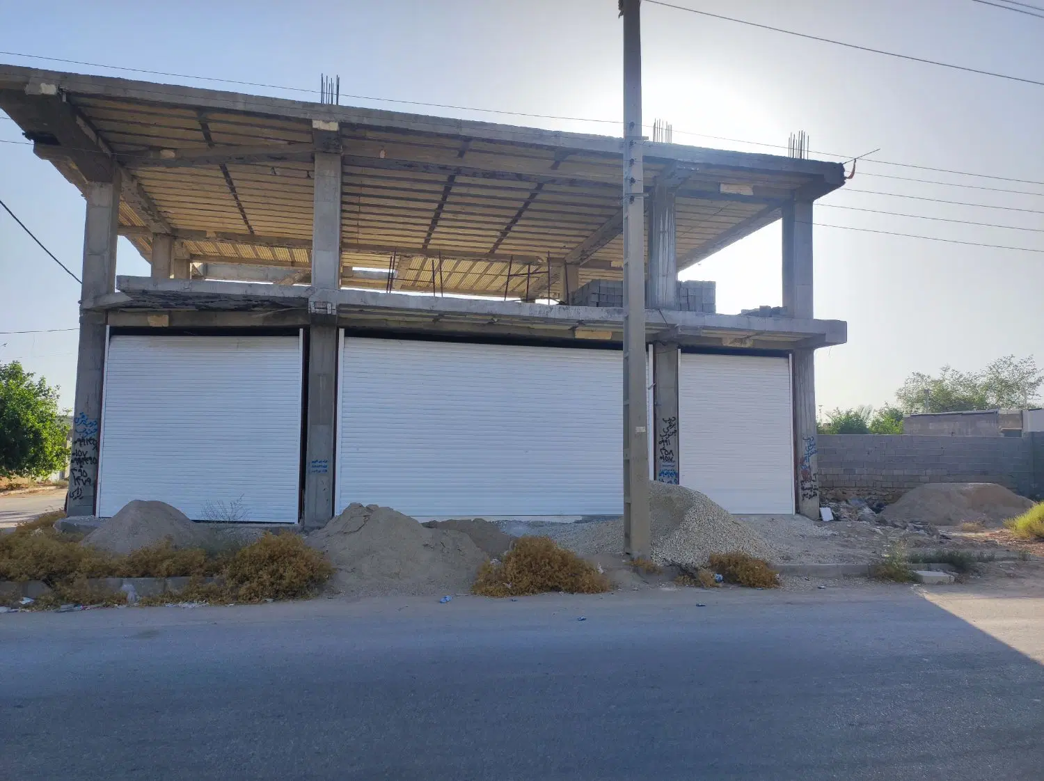 ساختمان تجاری مسکونی دلوار