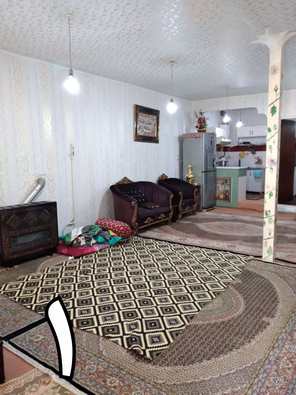 خانه ویلایی در خ۲۴ متری با ۲عدد مغازه