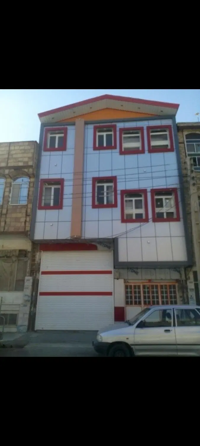 یک باب منزل مسکونی 4طبقه فول امکانات