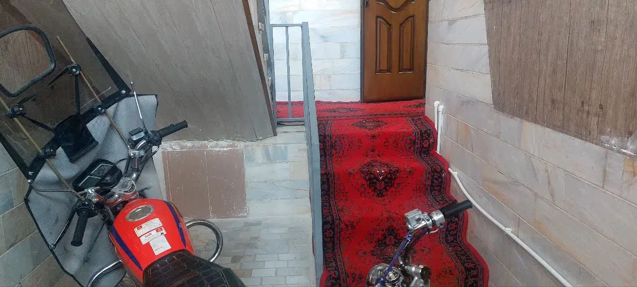 منزل ویلایی ۳خواب سندشش دانگ لوکیشن خوب (صدرآباد)