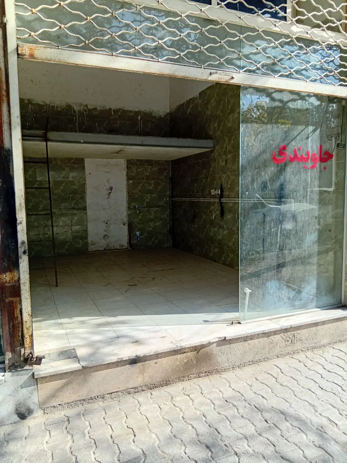 مغازه اجاره ای نبش خندق