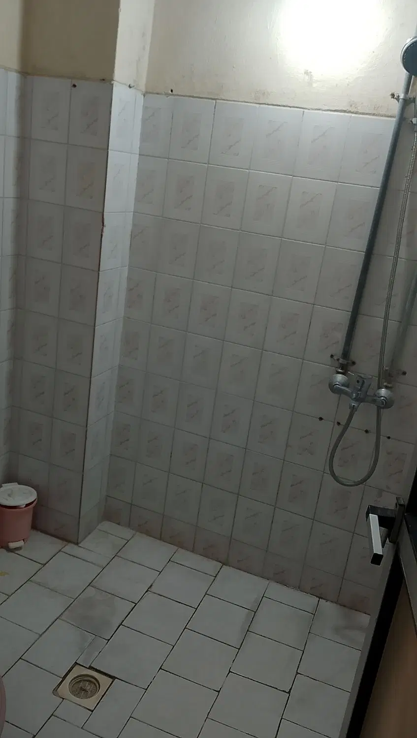 خانه آپارتمان بلوک 6 رجا 5 جنب استخر کوثر