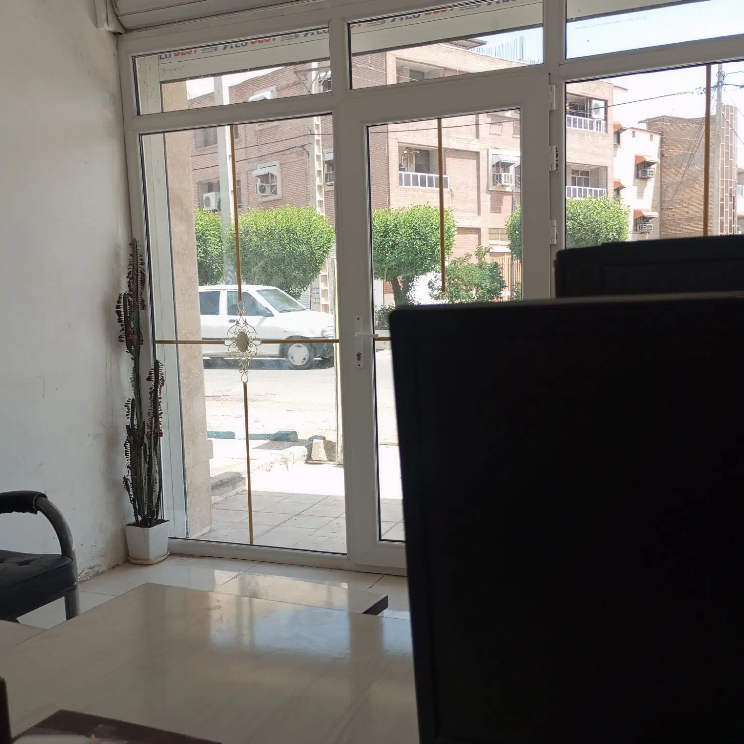 یک عدد آپارتمان همراه با مغازه منازل دانشگاه
