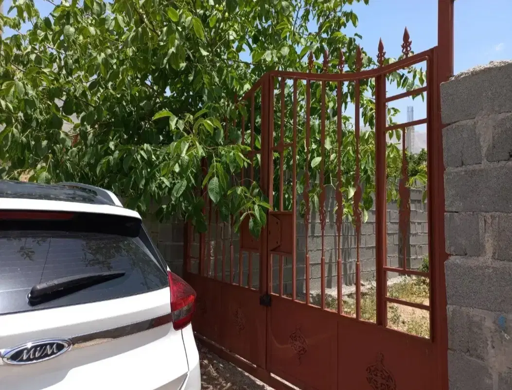 *باغ مسکونی داخل شهر خ.فردوسی سیسخت سند دار*