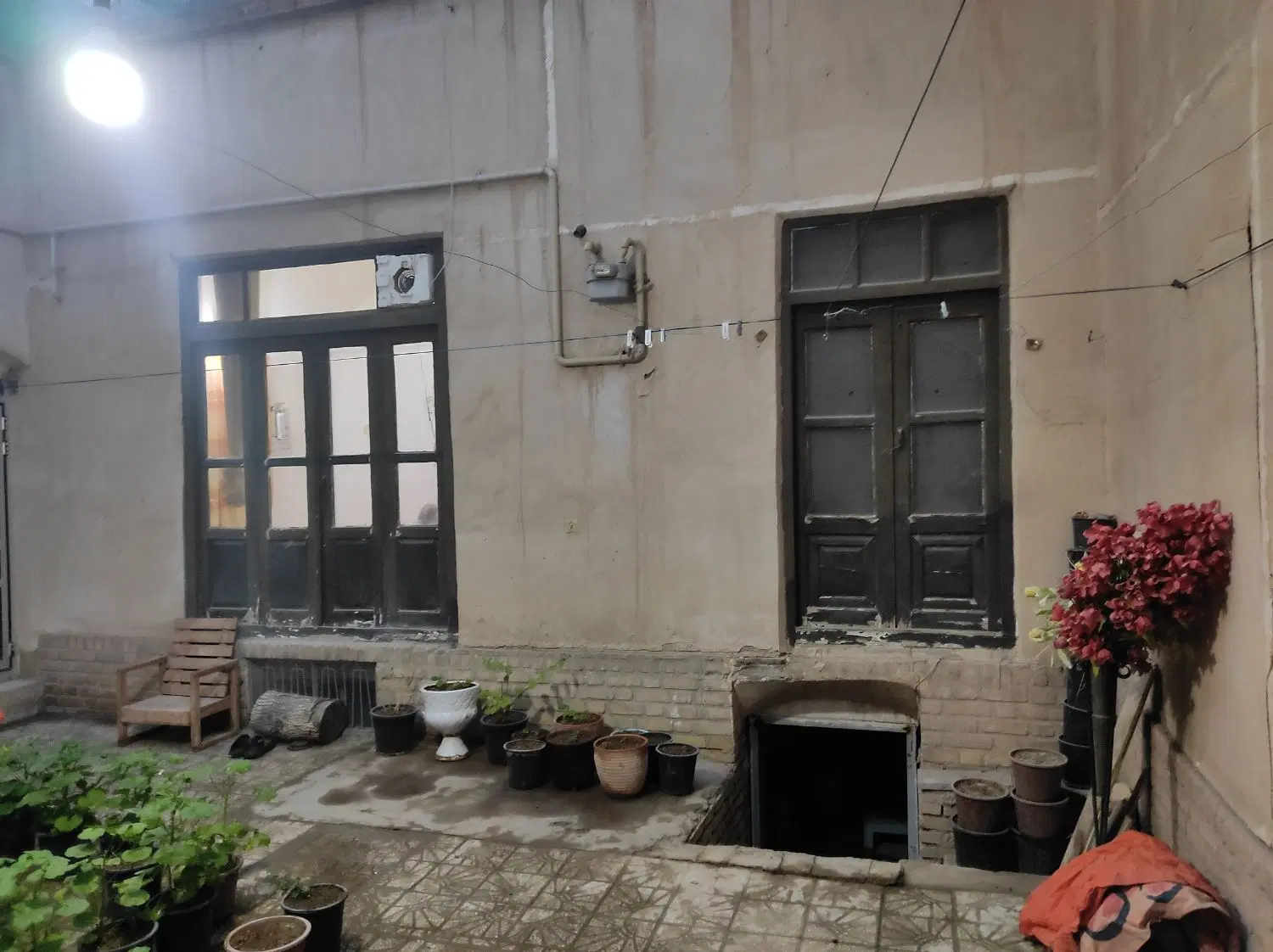 منزل قدیمی مسکونی فروشی واقع در خیابان کاشانی