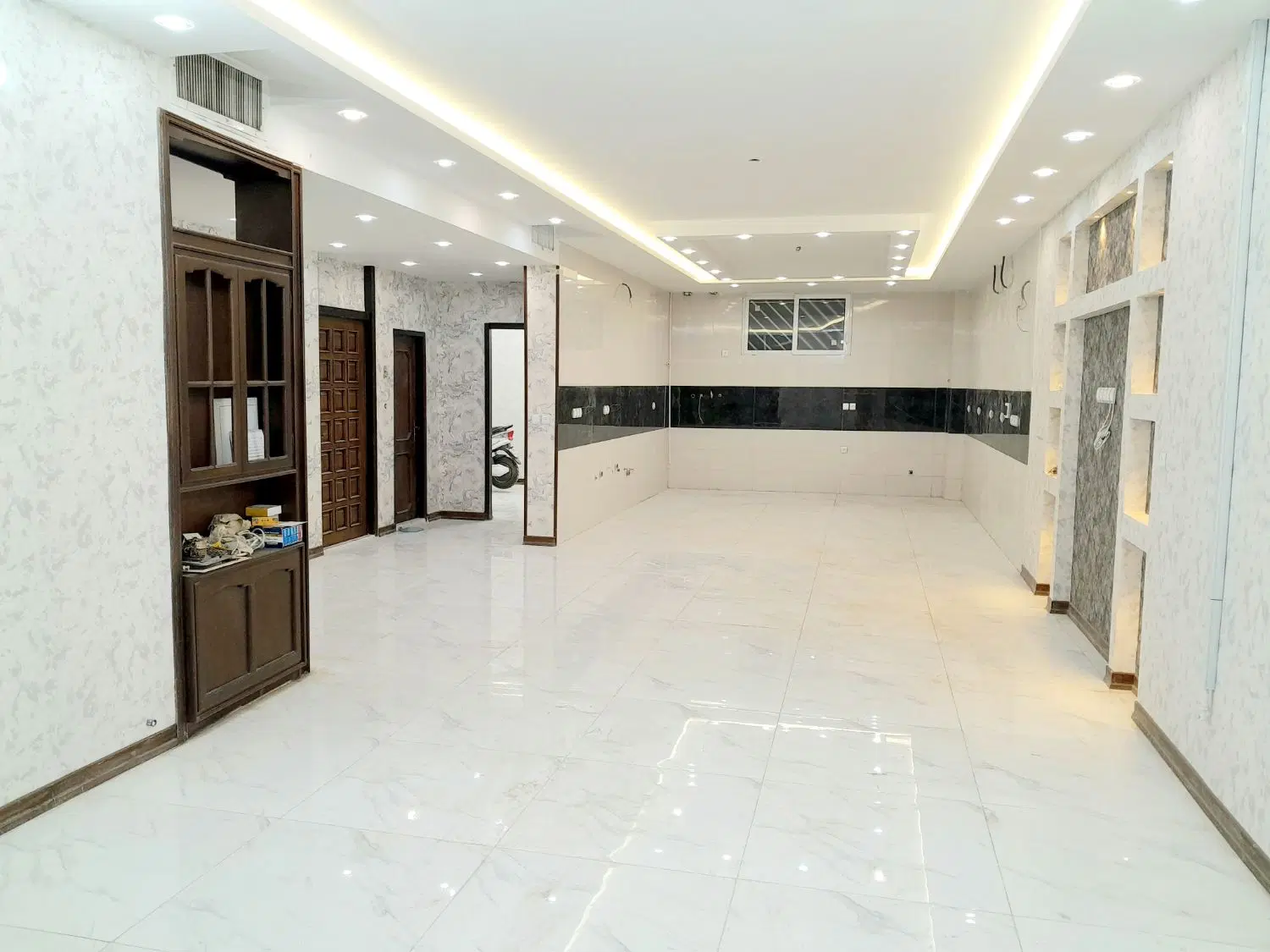 ۳ طبقه ۲۰۰ متری ویلایی حیاط دار دو نبش