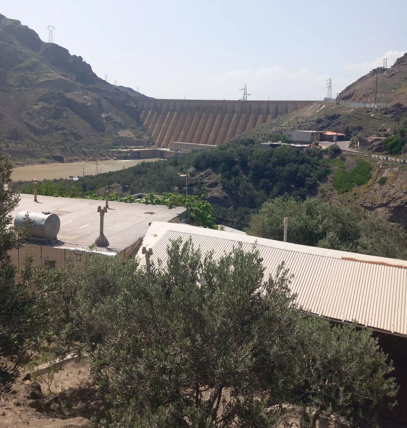ویلایی روبروی‌سد منجیل