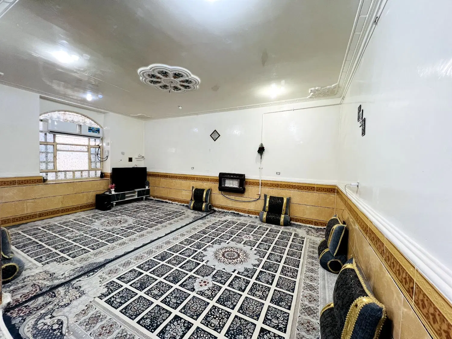 منزل طبقه همکف لیکک