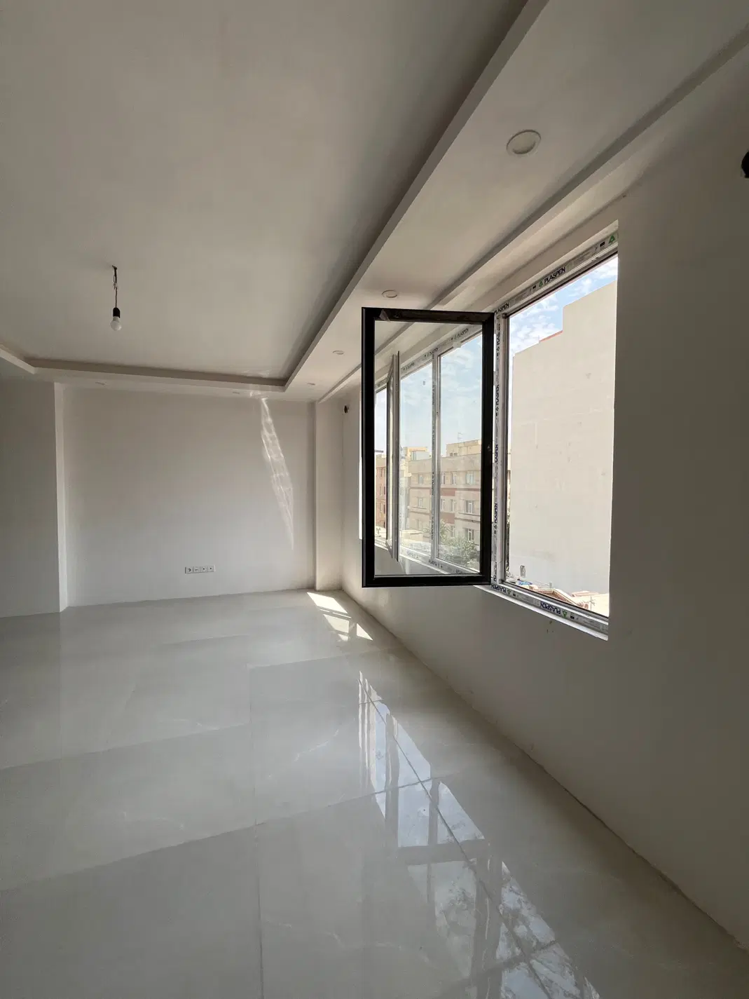 اپارتمان ۱۰۳ متر تکواحدی رزاقی