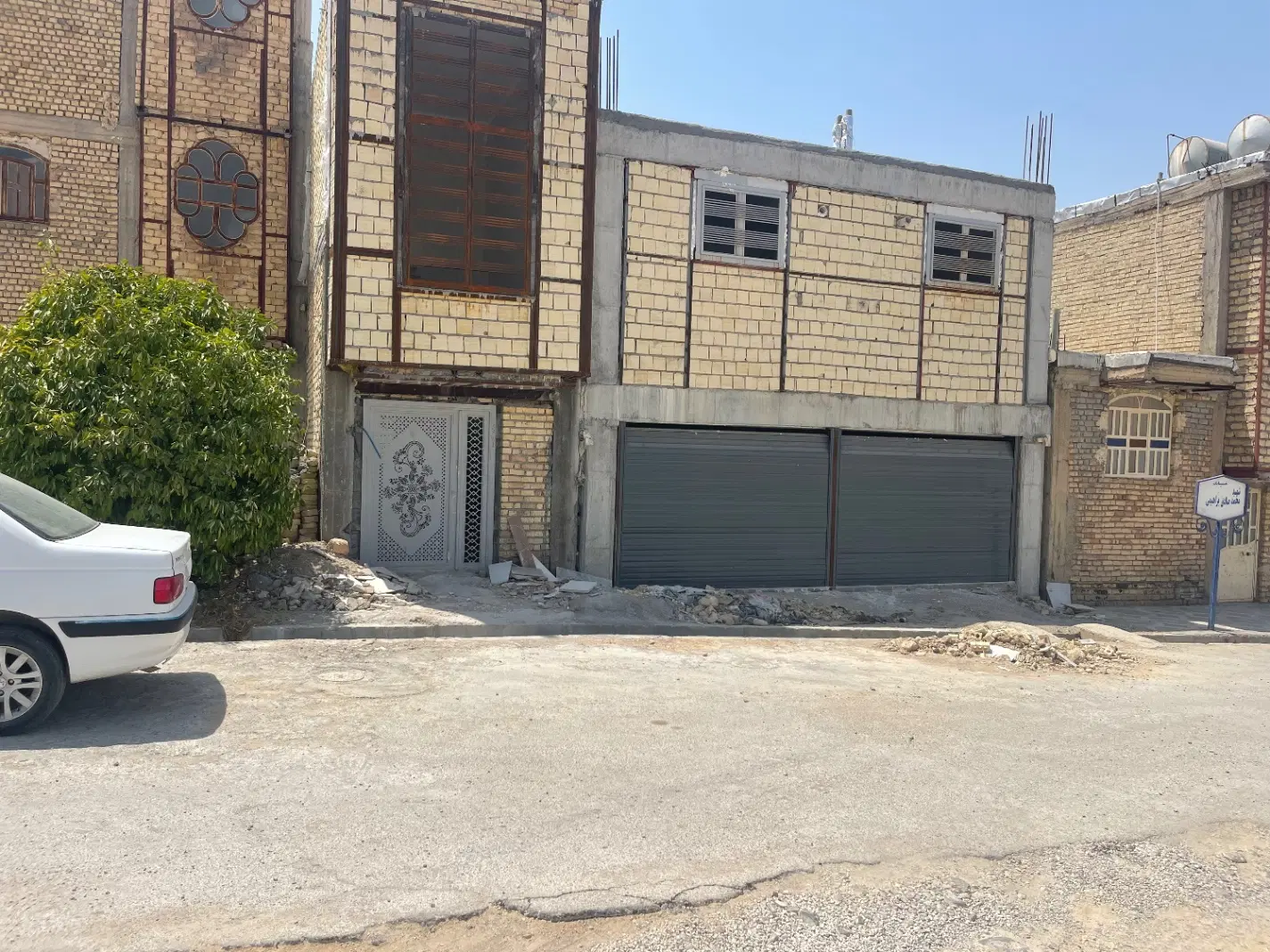 فروش منزل مسکونی دو بر ، فاز دو الزهرا  جنب مدرسه