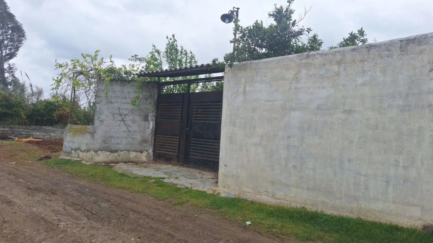 خونه باغ نیمه کاره ۳۰۰متری معاوضه با خودرو