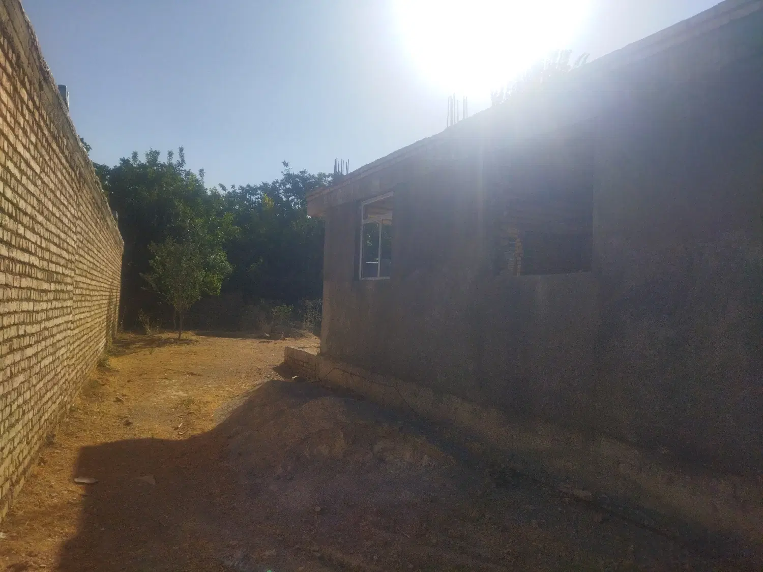 ۳۵۰ متر زمین با بنای 60 متر سفت کاری شده