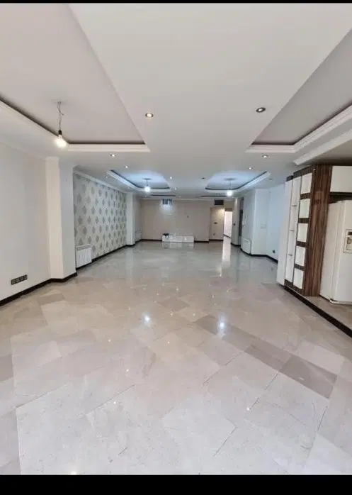 آپارتمان ۱۸۵ متری دارای موقعیت دنج دسترسی به پارک