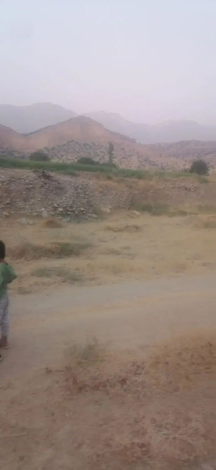 ۳۰۰ متر زمین فقط متری ۲۰۰۰