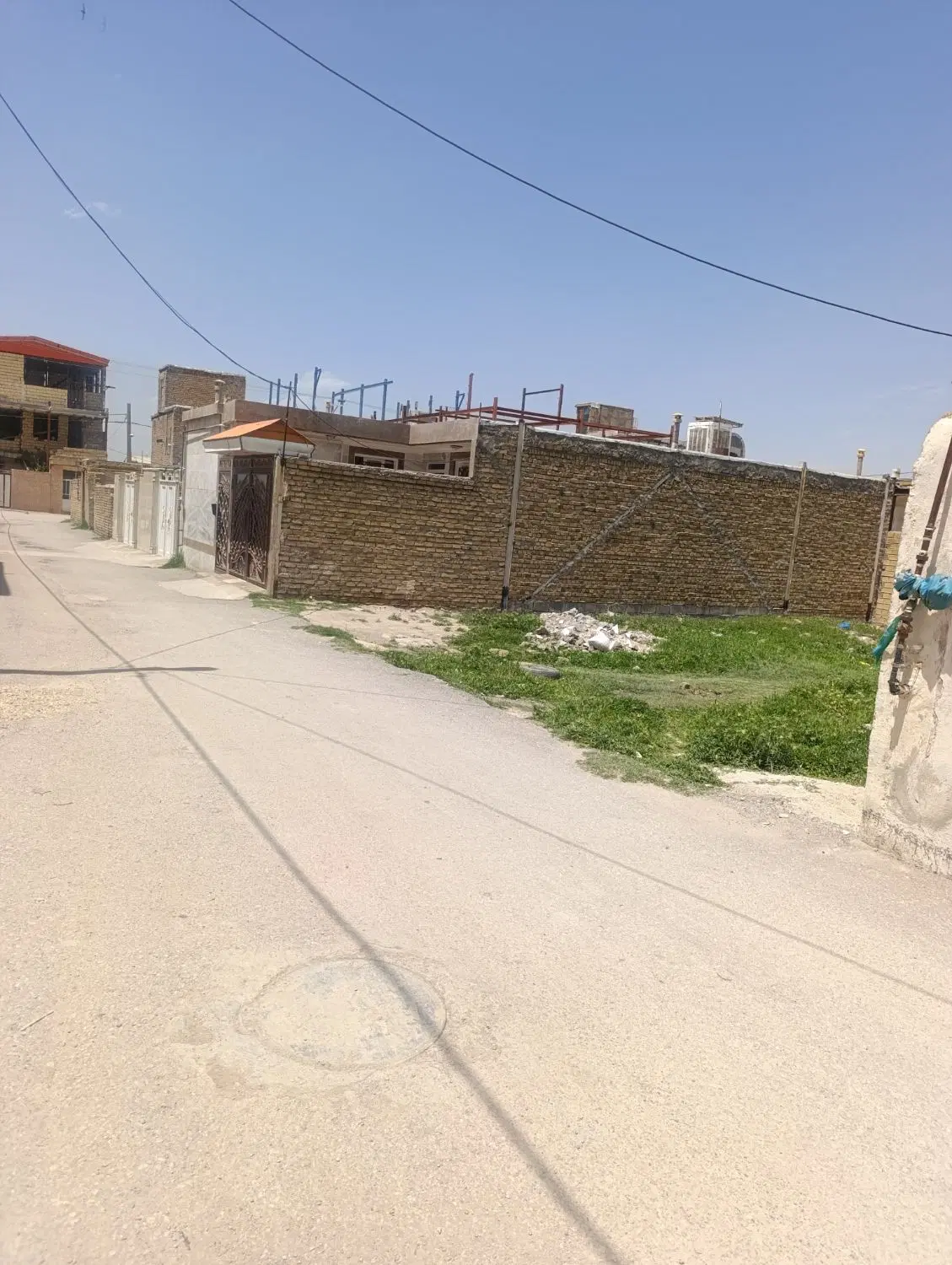 زمین دویست متر شمالی نزدیک خیابون ده متری
