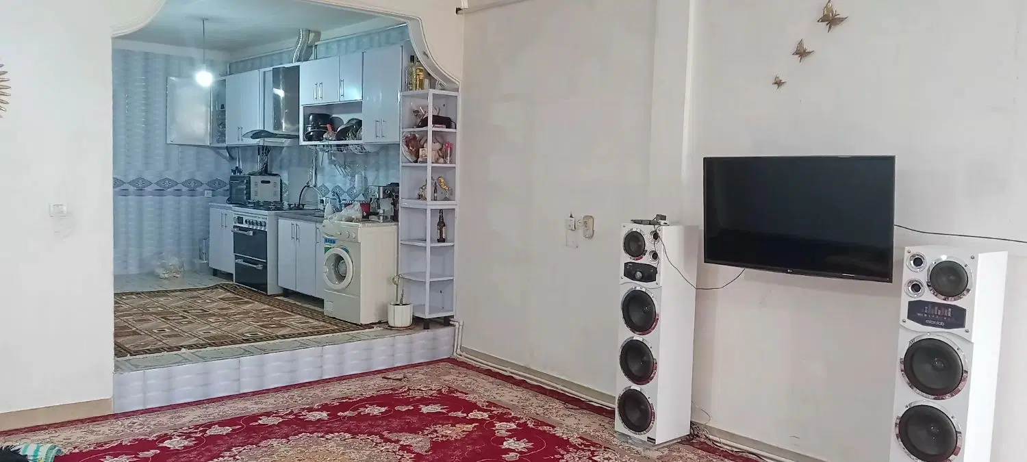 خانه اجاره ی طبقه دوم کابینت کاری شده
