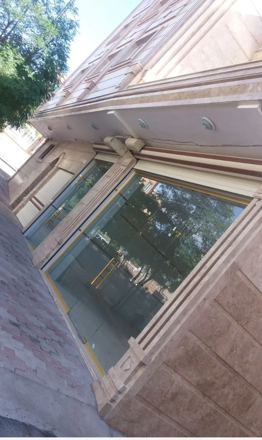 مغازه روبروی تالار ارم