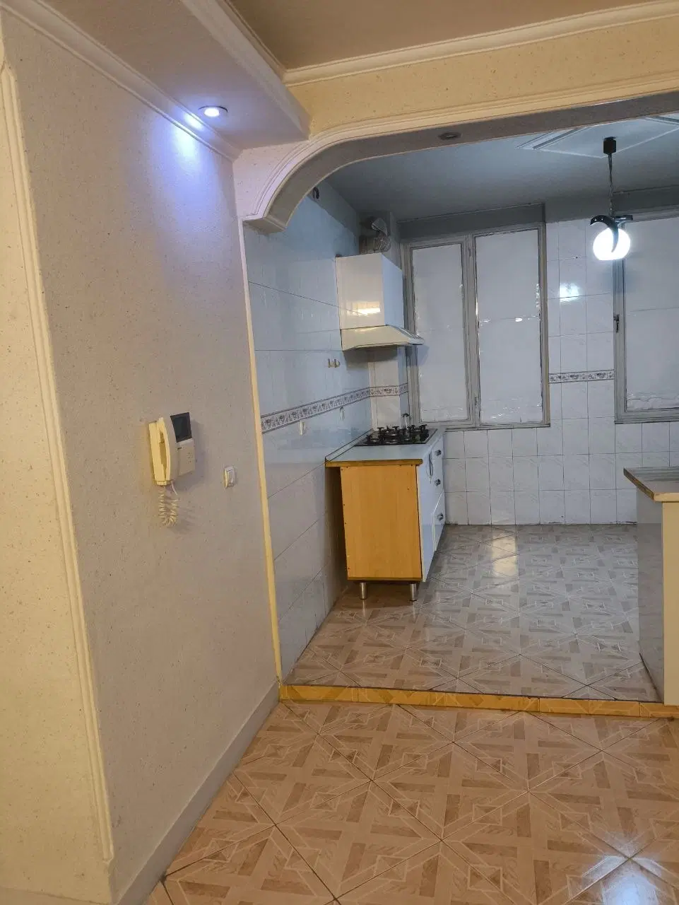 رهن و اجاره آپارتمان تاپ لوکیشن 63 متری