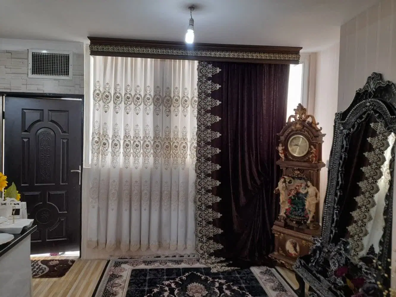 خانه ویلایی دوطبقه  با سرویس کامل با۱۲متر تجاری