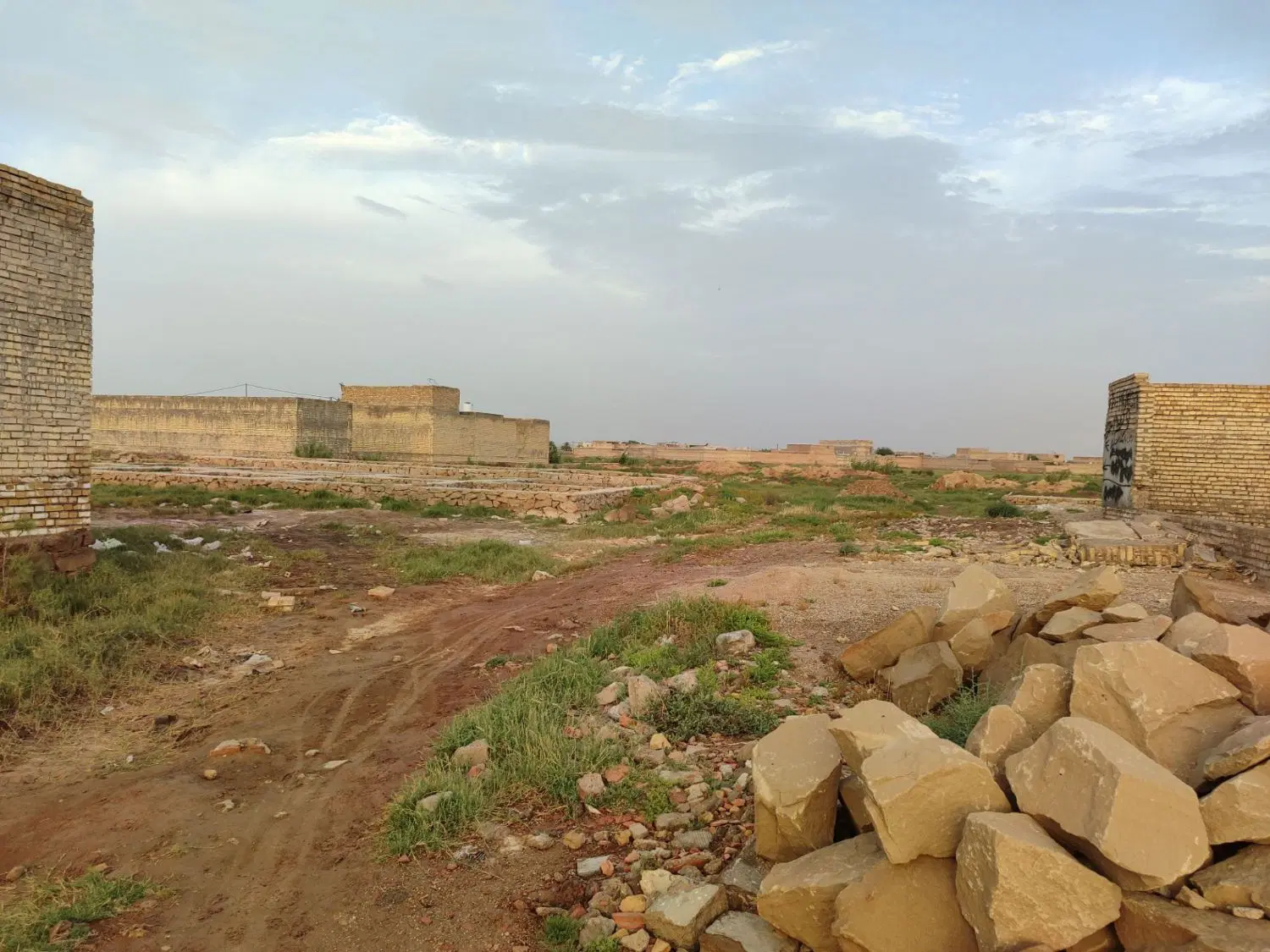زمین مسکونی به مساحت ۱۱۵متر