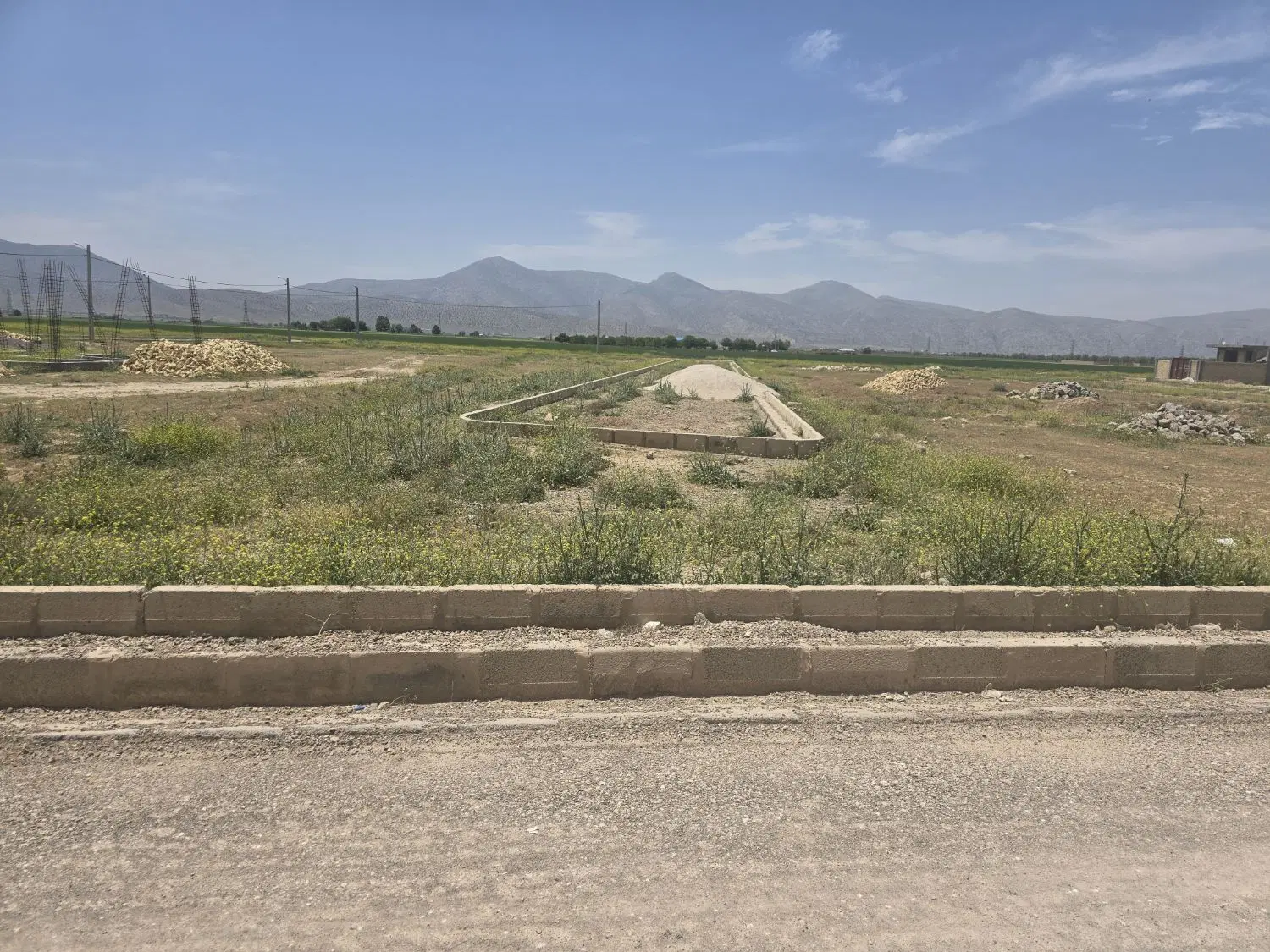 زمین مسکونی درب حیاط