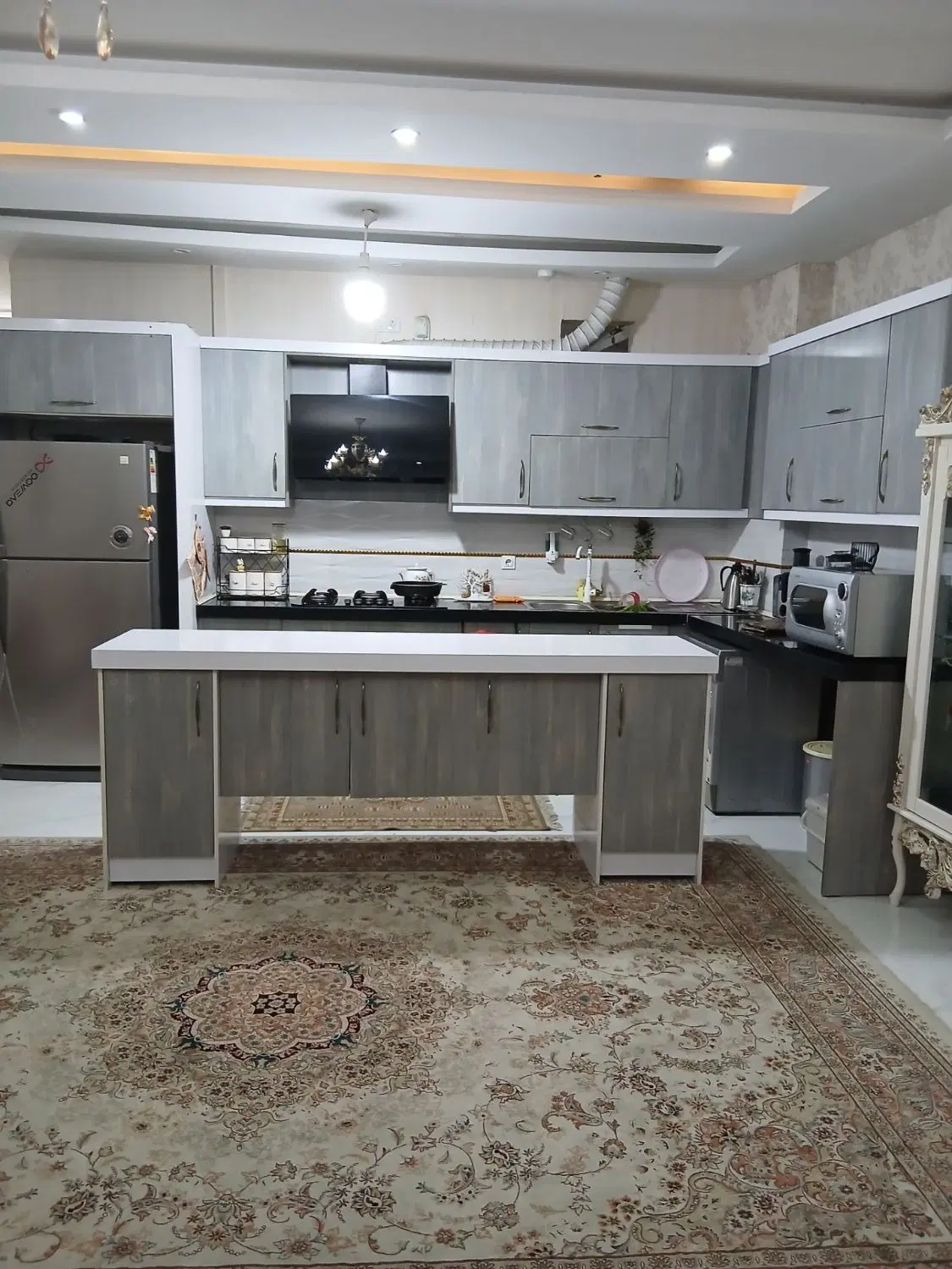 اپارتمان میرزا کوچک خان حسین اباد