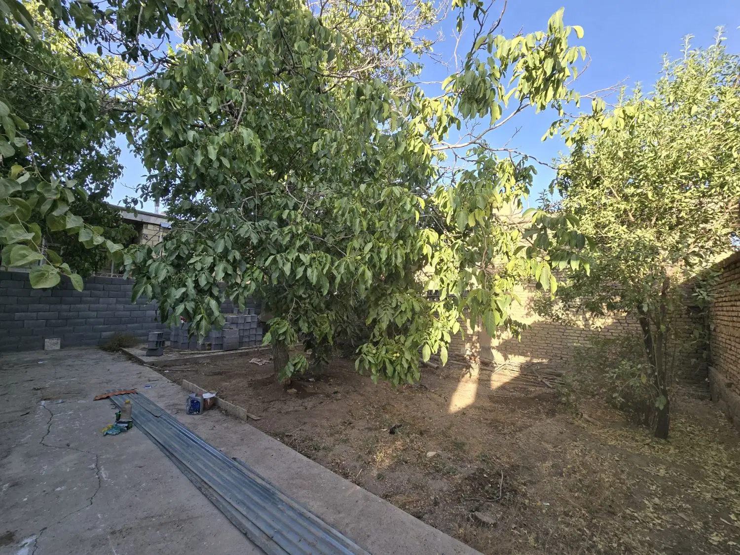 زمین چهاردیواری طاقانک