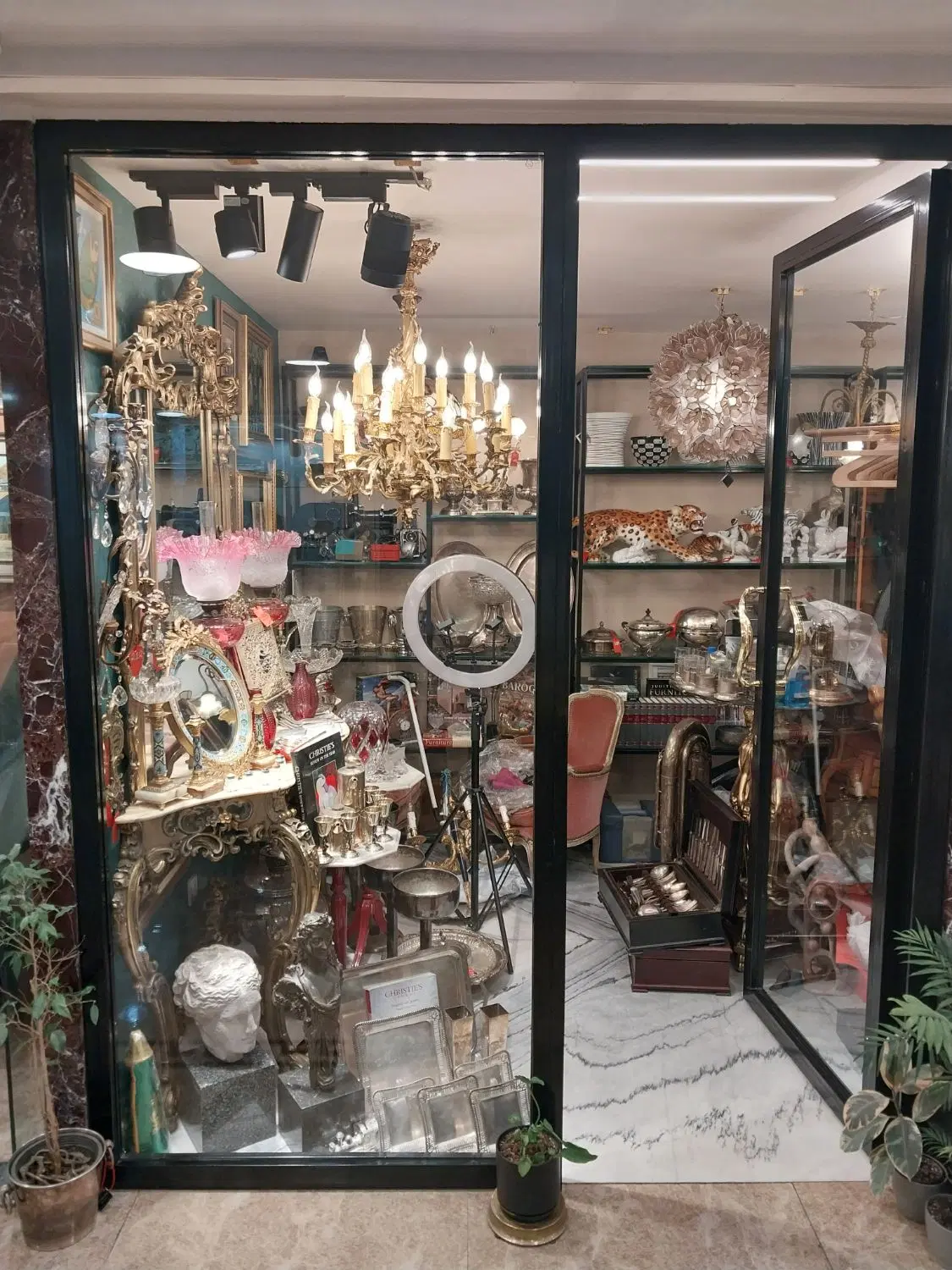 فروش  مغازه ۶ متری پاساژ آنتیک شمیران تجریش