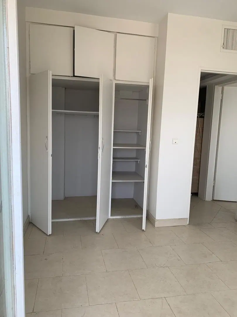 ۷۴ متر فرحزادی بالای میدان کتاب ( گلبرگ)