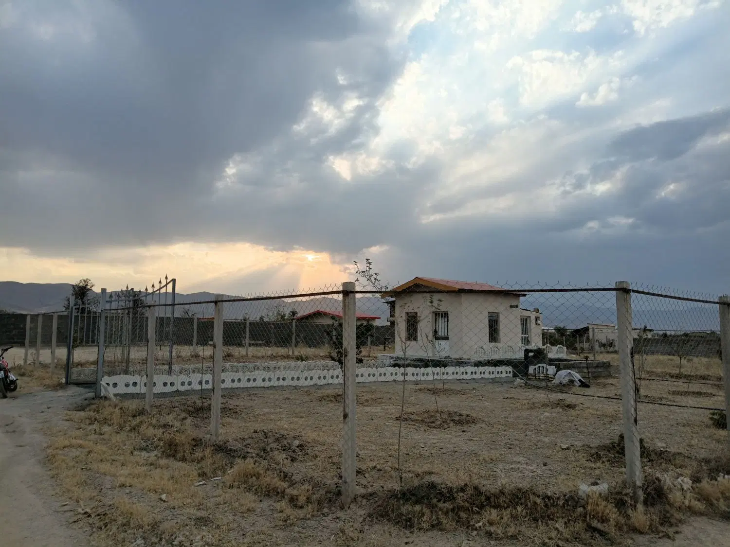 باغچه وباغ انگوری مرزیجران قیمت کل دومیلیاردویست