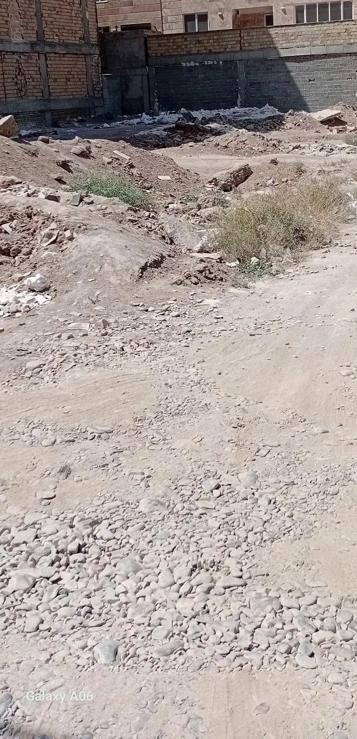 ۱۰۰۰ متر زمین مسکونی ، سند تک برگ ، آماده ساخت