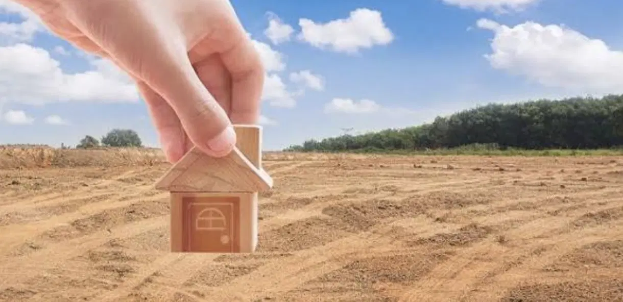 1650متر  چهار دیواری  برای گارگاه بلوک زنی هست