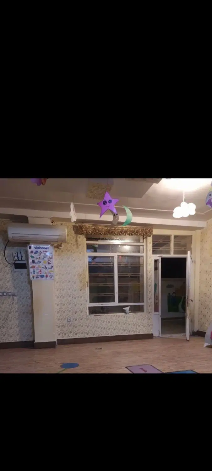 خانه نوساز مرکز شهر ۳ خوابه ،هم‌کف و حیاط دار.